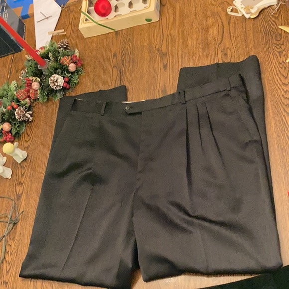 Gorgeous Black on Black Pinstripe Jacket w/matching Slacks and Shirt Top Hat tie - Picture 11 of 13